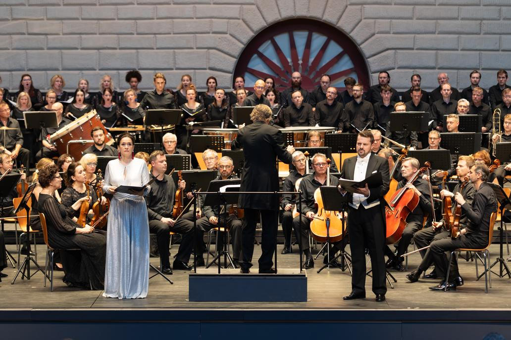 V ústředních rolích vystoupili Simona Šaturová jako Mariken a Jiří Brückler jako Ďábel.