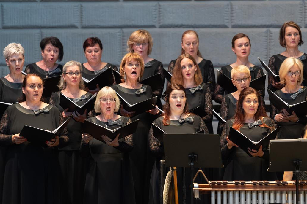 A také Pražský filharmonický sbor.