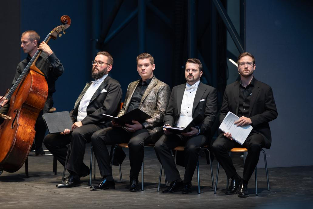 Mužské osazenstvo sólistů: Zleva Pavel Švingr (Ježíš), Daniel Matoušek (Mascron), Jiří Brückler (Ďábel) a Vladimír Polívka (Vypravěč)
