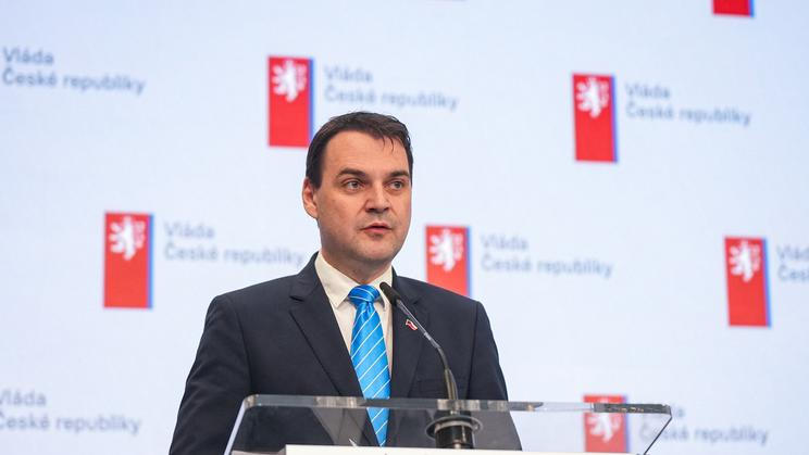 Ministr zahraničí Petr Macinka (Motoristé sobě)