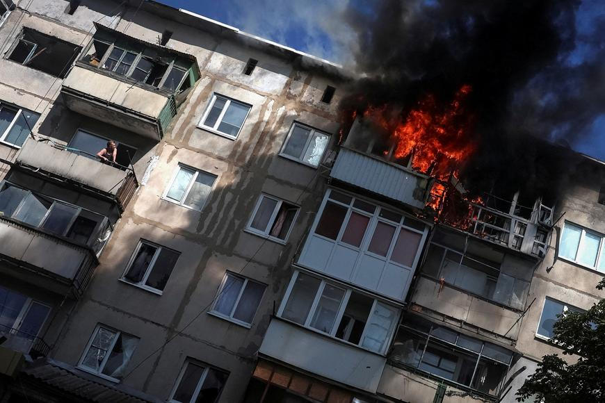 Ukrajina hlásí zraněné po ruských útocích, v Kyjevě byl poplach