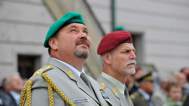 Petr Pavel, náčelník, Ján Gurník, velitel