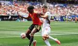Nathan Ngoy a Alí Nematí v zápase Belgie - Írán na MS 2026