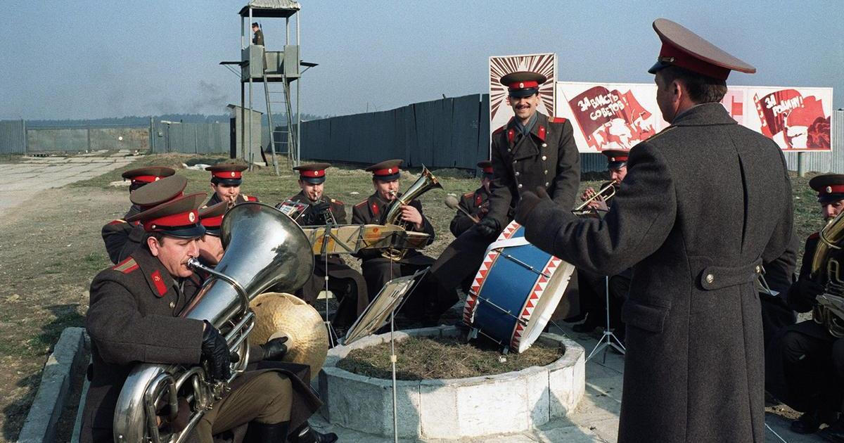 Přijeli v tancích, odjeli vlakem. Před 35 lety skončila sovětská okupace