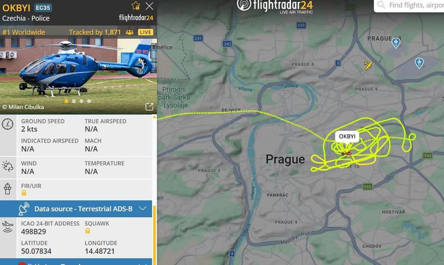 Policie nasadila i vrtulník, který pátral po mužově autě.