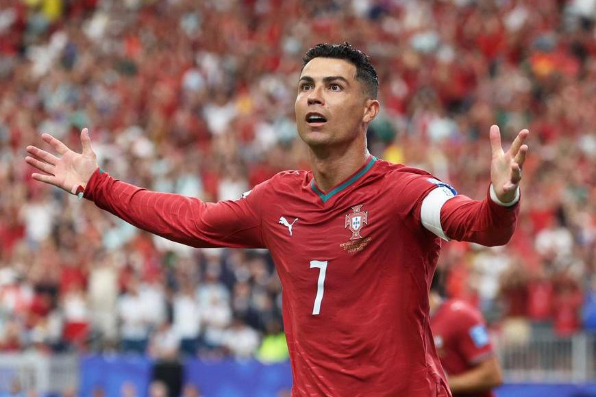 Další! Ronaldovi vadila otázka na Messiho. Že je zpět, se kvůli formátu zpochybňuje