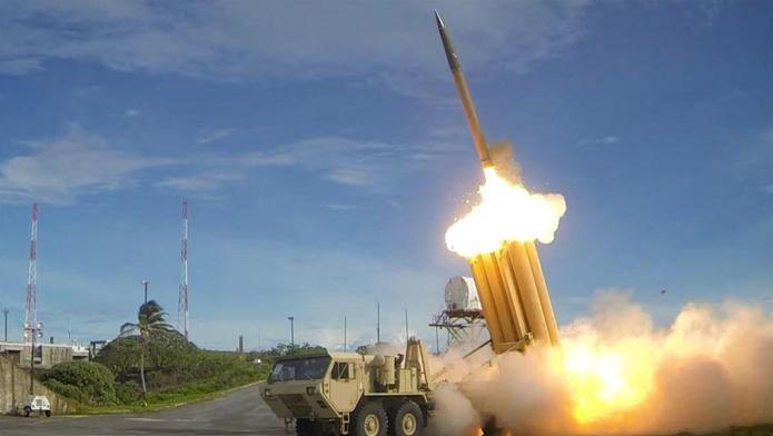Systém Patriot spotřeboval během íránských úderů tisíc až 1400 střel, což znamenalo účet ve výši 5,3 až 7,1 miliardy dolarů. Extrémně drahý štít THAAD (na snímku) odčerpal za necelé tři stovky interceptorů 2,3 až 3,5 miliardy.