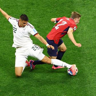 Guillermo Martínez a Lukáš Červ v zápase Česko - Mexiko na MS 2026