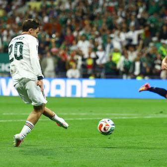Mateo Chávez dává gól v zápase Česko - Mexiko na MS 2026.