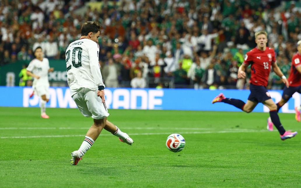 Mateo Chávez dává gól v zápase Česko - Mexiko na MS 2026.