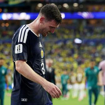Zklamaný Andy Robertson po zápase Skotsko - Brazílie na MS 2026