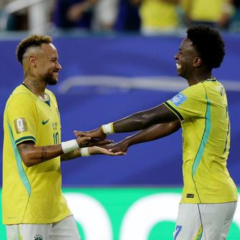 Neymar a Vinícius Júnior po zápase Skotsko - Brazílie na MS 2026