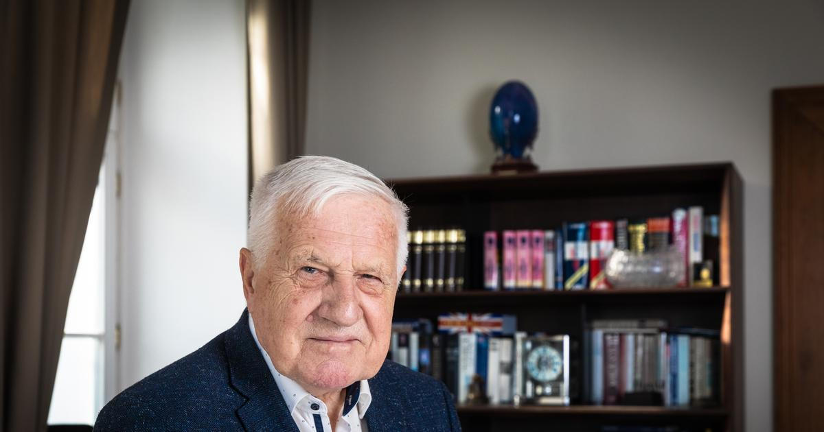 "Mocensky nezdrženlivý Ústavní soud." Václav Klaus ostře reagoval na spor o summit