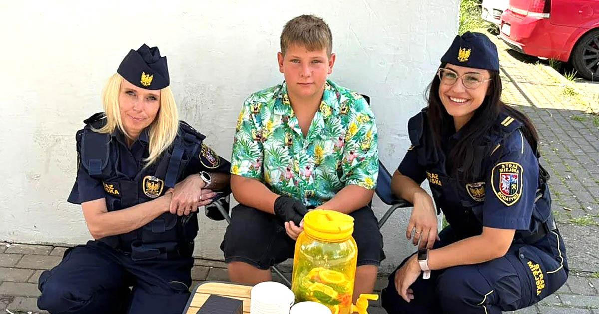 Na školáka, co prodával limonádu, poslali policii. Reakce strážnic dojala celé Polsko