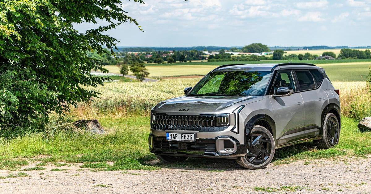 Kia jede na vlně. Hranatý Seltos bude sbírat zákazníky Karoqu, je až nezvykle staromilský