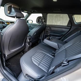 Díky rozvoru 2690 mm, což je dokonce o centimetr více než u Sportage, je vzadu spousta místa.