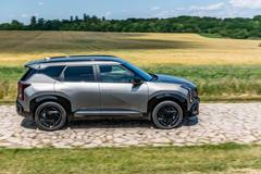 Se 4430 mm je Seltos kratší než Sportage, podepisuje se to hlavně na převisech.