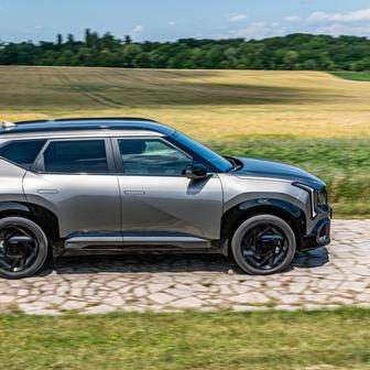 Se 4430 mm je Seltos kratší než Sportage, podepisuje se to hlavně na převisech.