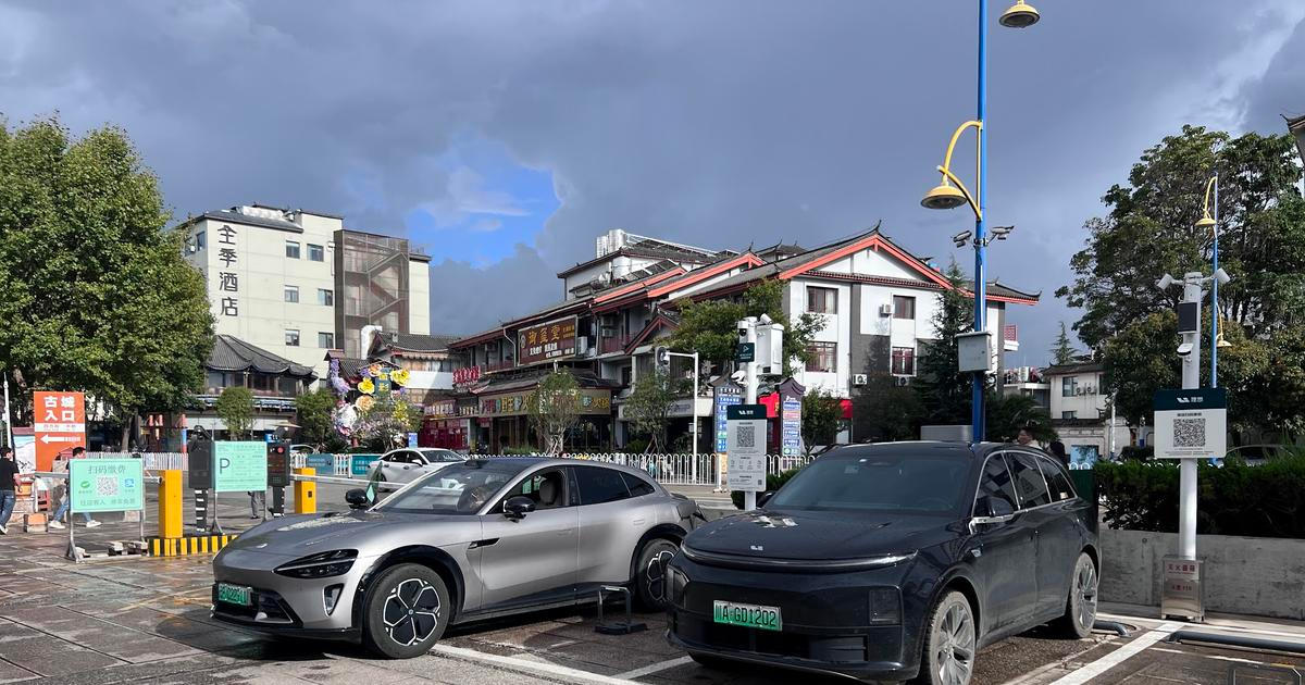 S elektromobilem až do čínských hor. Cestovatel prozradil, kde se s autem na baterky jezdí nejlíp