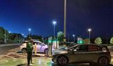Influencer Electric Felix jezdí elektrickými vozidly a sbírá zkušenosti z cest.