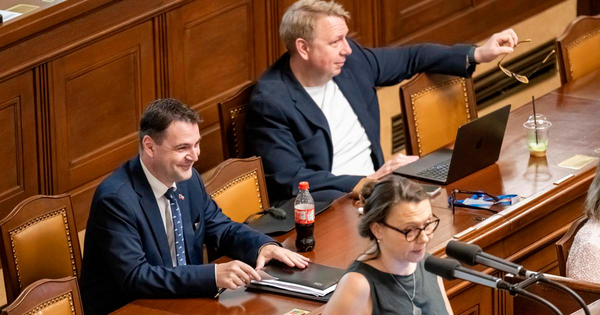 Vedro ve Sněmovně: Pirátky chtěly řešit klimatické dopady, ministr se šklebil