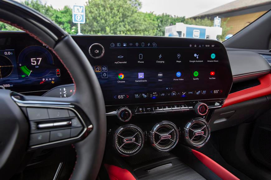 GM je proti Googlu a Applu. V nových elektromobilech nechce CarPlay ani Android Auto