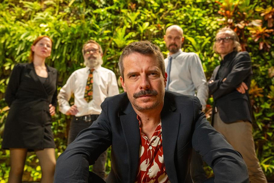 Nauzea Orchestra je alternativní hudební skupina, která vznikla v Ústí nad Labem roku 2007. V současné době působí ve složení Ondřej Švandrlík, David Kolovratník, Ivo Mikšovský, Jakub Švandrlík a Klára Suchanková. 