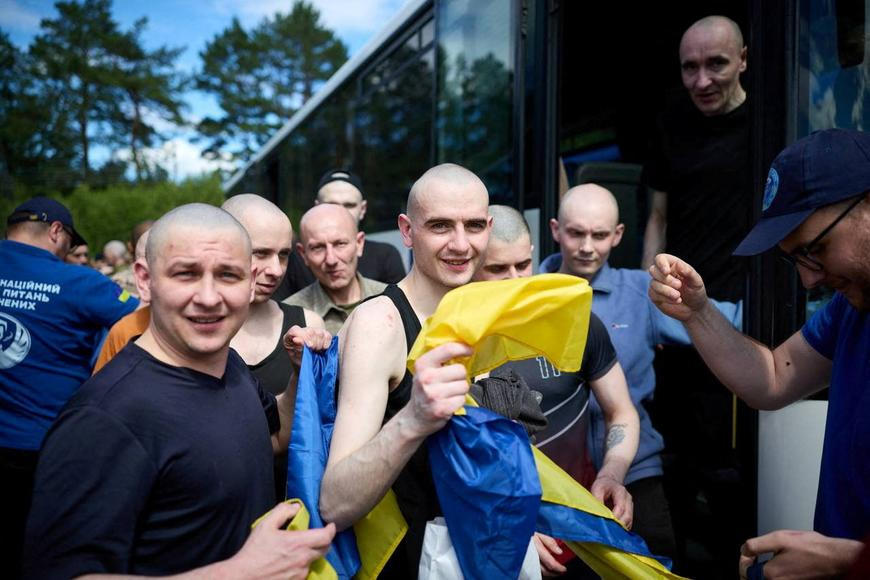 Rusko a Ukrajina si vyměnily válečné zajatce. Některé věznily od bojů o Mariupol