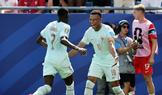 Kylian Mbappé a Ousmane Dembélé slaví gól Francie proti Norsku na MS 2026.