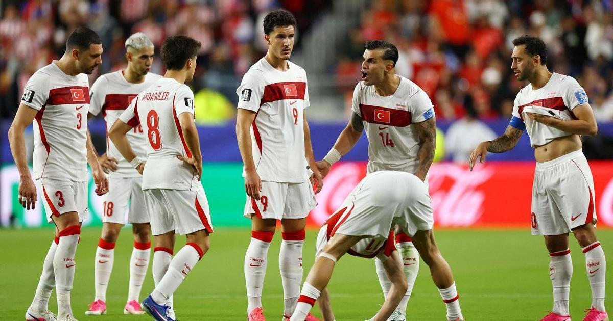 Za nadávání fotbalistům do vězení? Je nutné změnit zákony, šokuje turecký boss