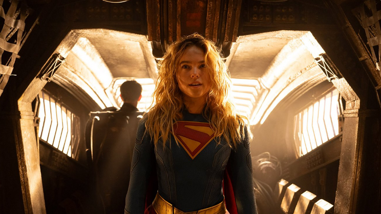 Milly Alcock v americké filmové fantasy Supergirl (2026).