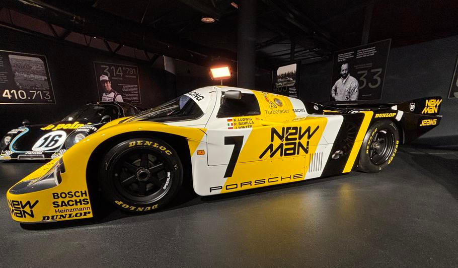 Porsche 956B z poloviny 80. let v nestárnoucí a nadčasové livreji Newman.