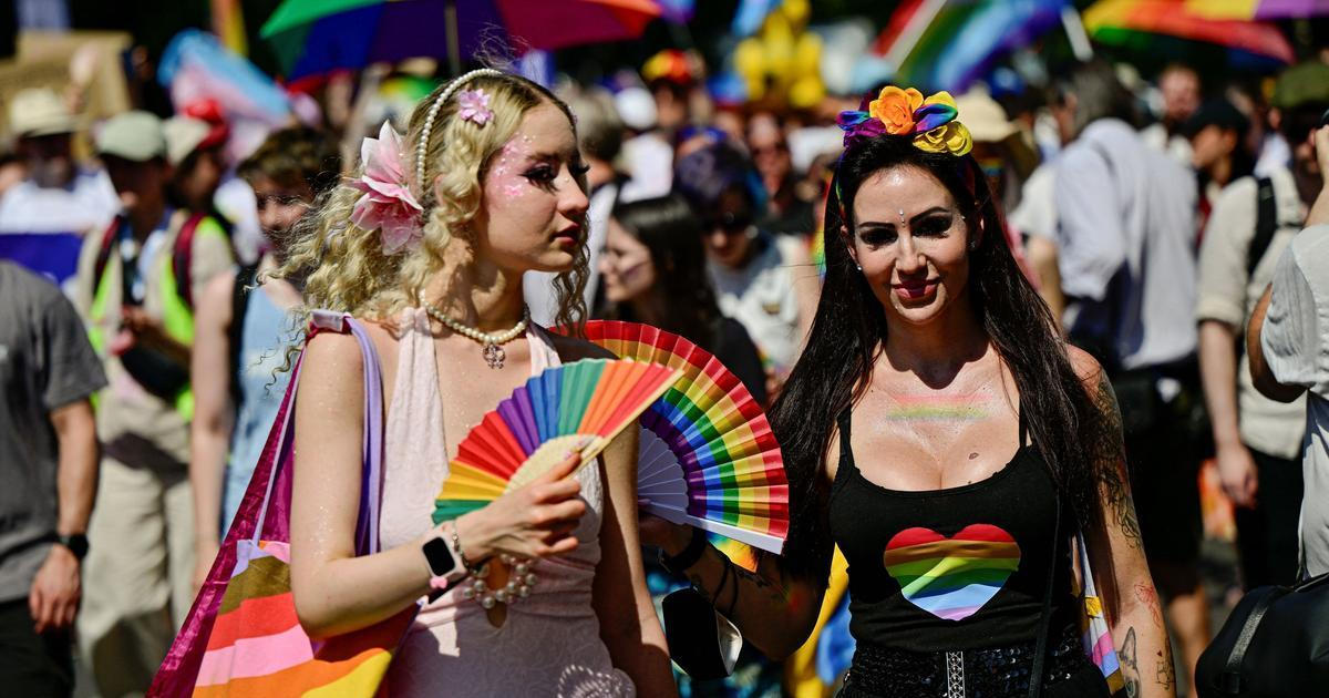 Budapeští prošel první pochod homosexuálů od konce Orbána. "Chceme se brát a adoptovat děti!" 