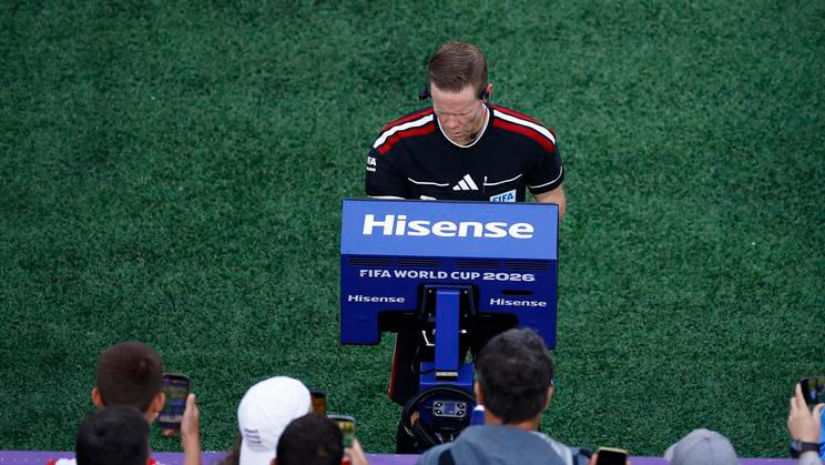 VAR v zápase MS 2026 Chorvatsko - Ghana. Rozhodčí Drew Fischer