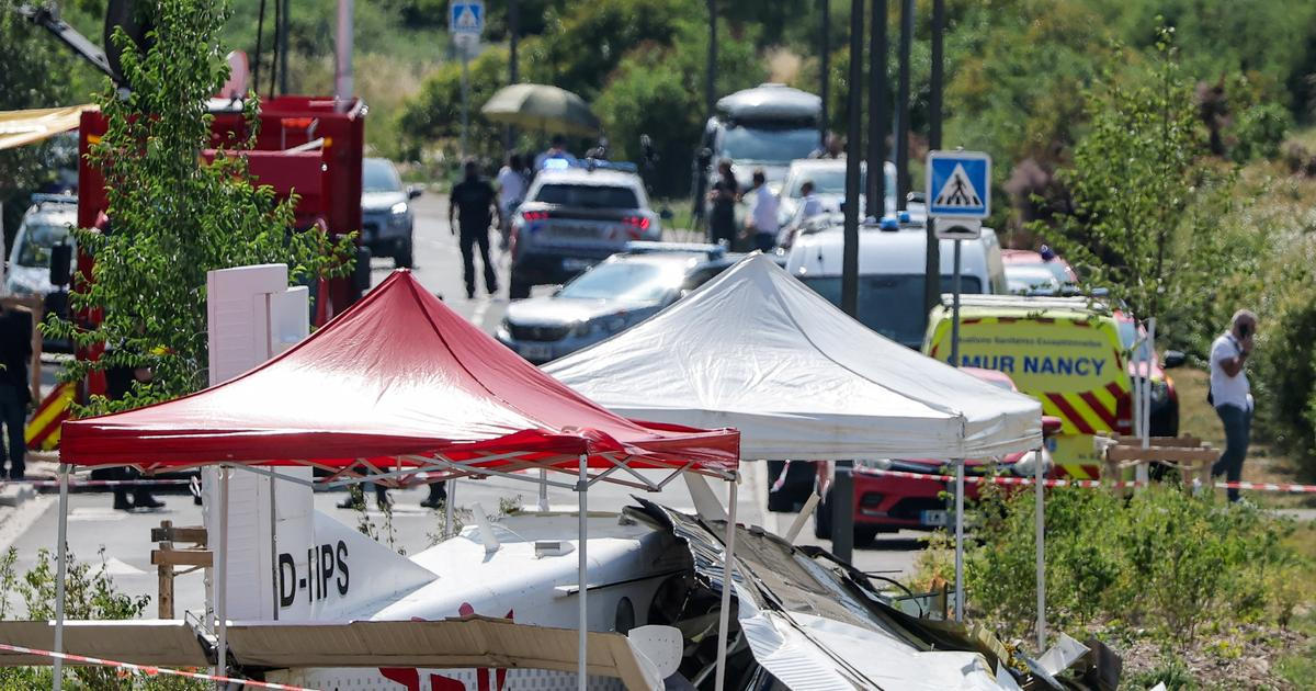 Při pádu malého letadla na předměstí Nancy ve Francii zahynulo 11 lidí