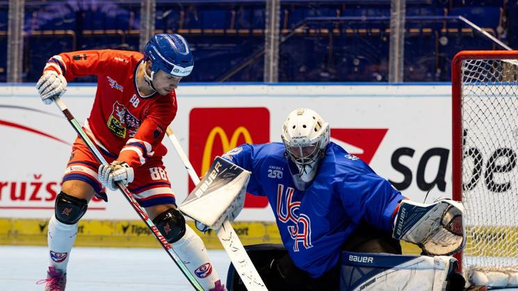 Lukáš Lhota v zápase Česko - USA na MS v hokejbalu 2026 v Ostravě