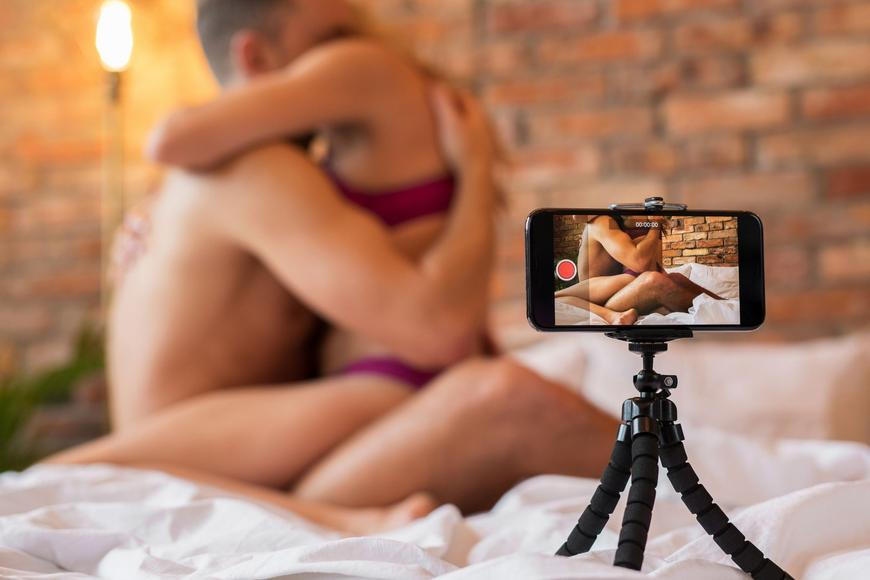 Agentura lákala na modeling, ve skutečnosti točila porno. Teď čelí Czech casting obžalobě