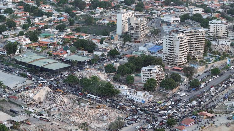 Aftermath of earthquakes in La Guaira