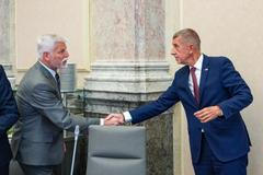 Příští dny ukáží, jestli si prezident Petr Pavel a premiér Andrej Babiš podají ruce, jako to udělali v minulosti.