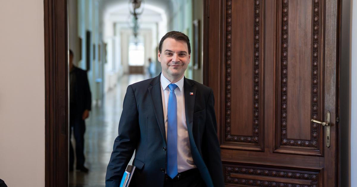 Domluvené úspory mírně sníží schodek, hlásí Macinka. Koalice se shodla na rozpočtu