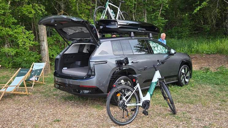 Škoda představila verzi elektrického SUV Peaq vhodnou ke kempování.