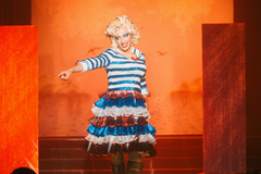 Jan Cina v roli drag queen Chica Checa. „Postavu, drag, své superdruhé já, si můžete stvořit podle sebe. Je to svoboda, zábava a spousta práce,“ říká herec.
