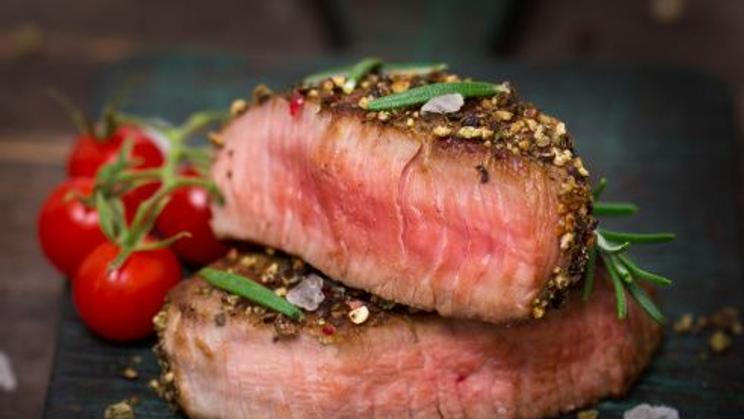 Jak řádně připravit velký steak. Musí se po propečení nechat odpočívat
