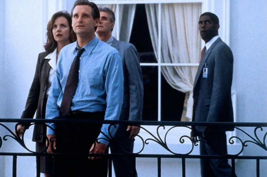 Margaret Colinová, Bill Pullman jako prezident USA a Lyman Ward v americkém filmu Den nezávislosti (1996).