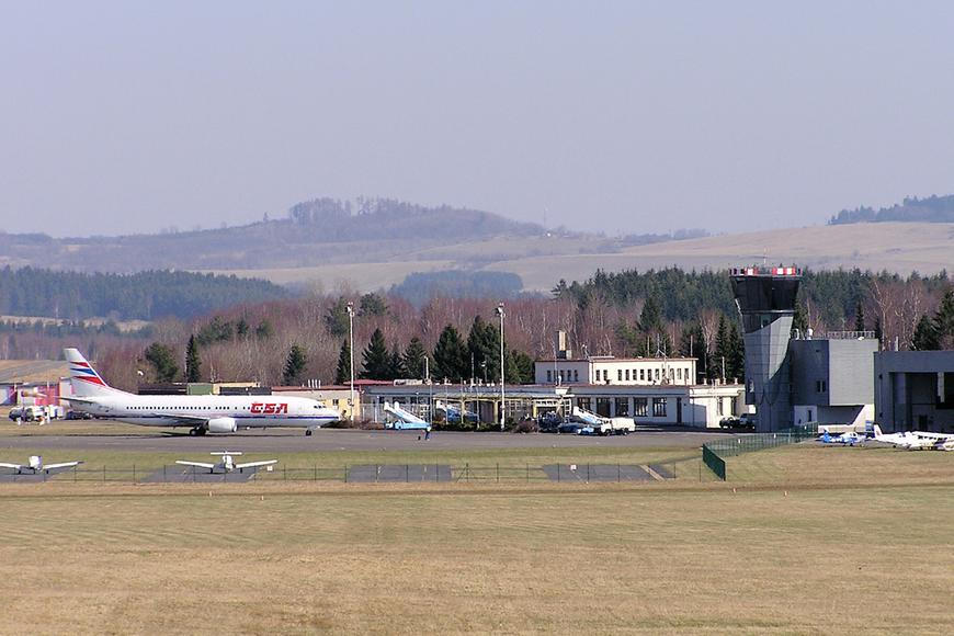 Stát převezme karlovarské letiště, využívat ho bude i armáda a záchranná služba