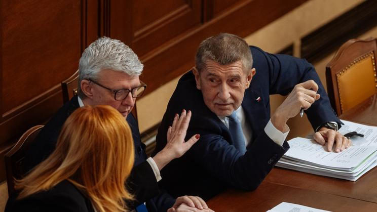 Mimořádná schůze sněmovny k vydání Andreje Babiše a Tomia Okamury