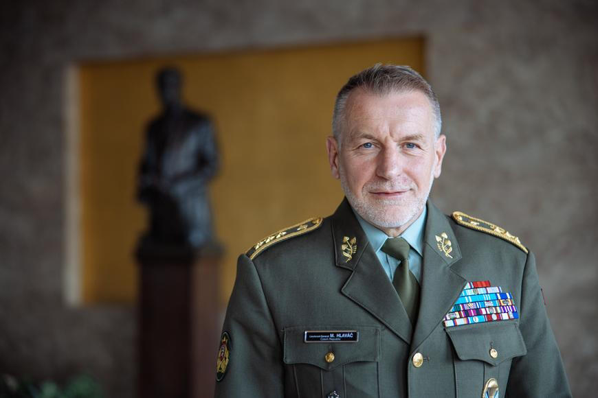 Pavel jmenoval novým náčelníkem generálního štábu Miroslava Hlaváče