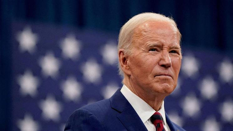 Biden momentálně bojuje s pokročilou rakovinou prostaty a prakticky se stáhl z veřejného života.