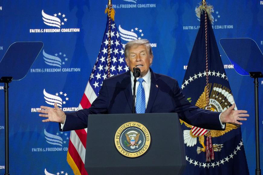 „Velká výhra,“ jásal Trump. Nejvyšší soud potvrdil zákaz transgender osob v ženských týmech