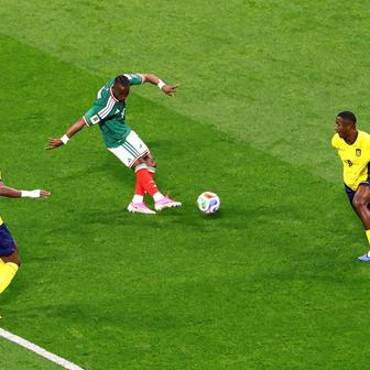 Julián Quiňones dává gól v osmifinále MS 2026 Mexiko - Ekvádor